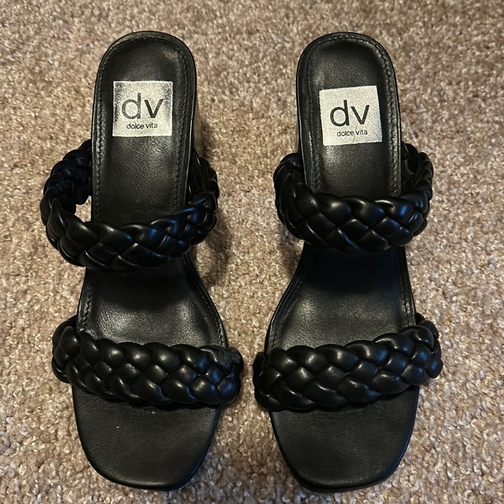 Never worn dolce vita Tessa black heel